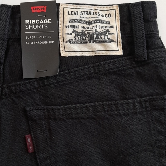 LEVI'S Ribcage Shorts - Picture 5 of 9